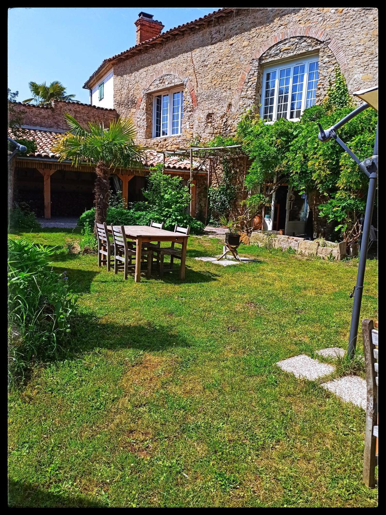 Le Dinanga Bed & Breakfast Léran Exterior foto