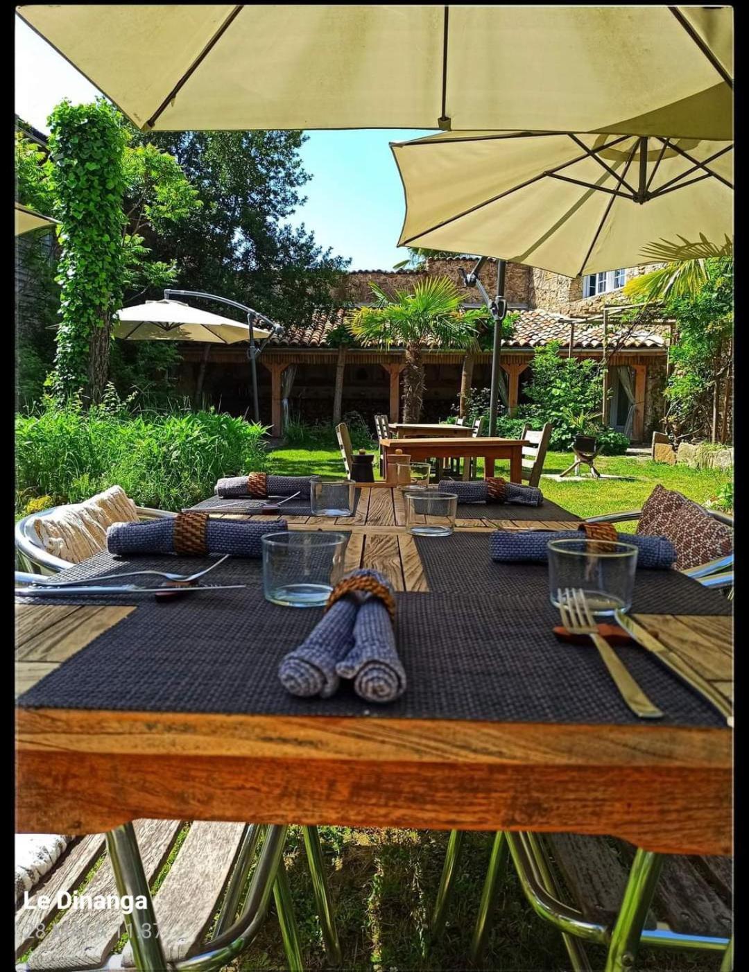 Le Dinanga Bed & Breakfast Léran Exterior foto